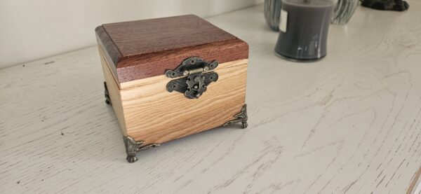 Coffret à bijoux en bois exotique et frêne