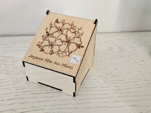 Boîte en bois gravée "Joyeuse Fête des Mères"