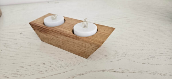 Support en bois de chêne avec bougies LED