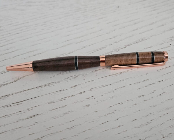 Stylo bille en bois de noyer avec inclusion
