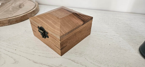 Coffret à bijoux en noyer et chêne