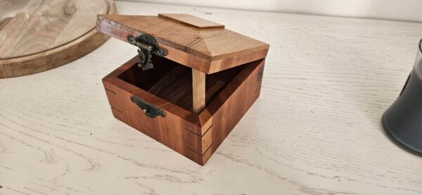 Coffret à bijoux en chêne et merisier – Image 2