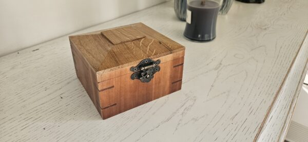 Coffret à bijoux en chêne et merisier