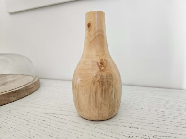 Vase en bois de pin