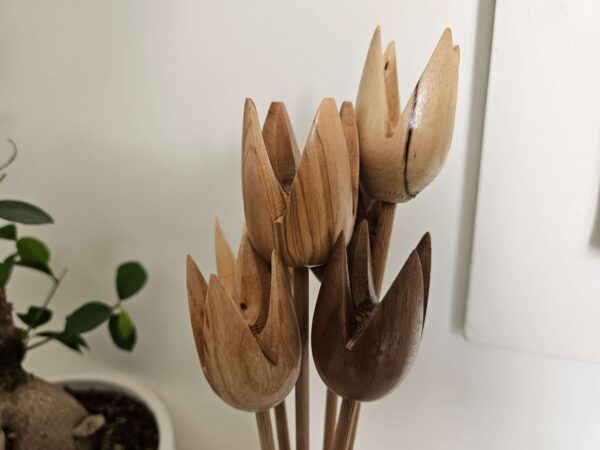 Tulipes tournées en différentes essences de bois – Image 4