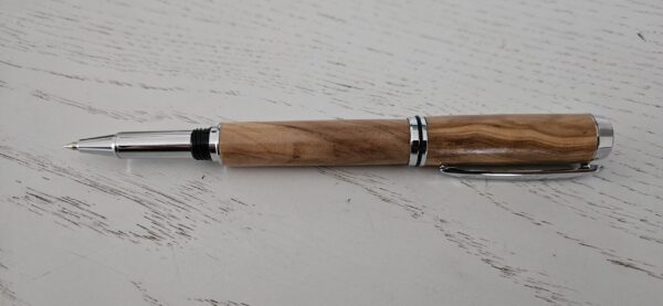 Stylo Roller en bois d'olivier (Chromé) – Image 2
