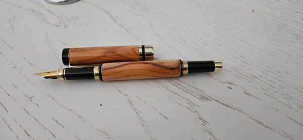 Stylo Plume Elégance en bois d'If Plaqué Or 14K – Image 2