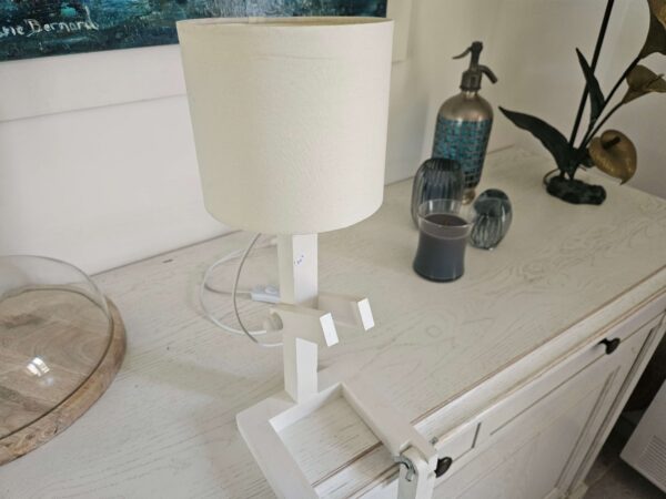 Lampe de chevet Bonhomme en bois – Image 4