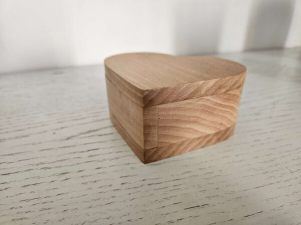 Coffret à bijoux en bois de tilleul - Design cœur