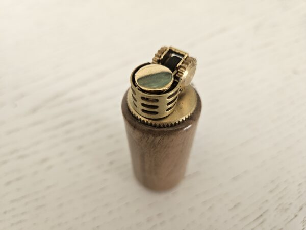 Briquet artisanal en bois de noyer - Élégance intemporelle – Image 2