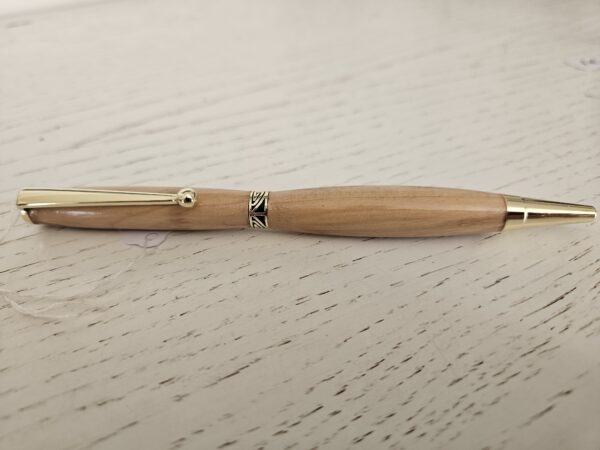 Stylo artisanal en bois d'if – Image 2