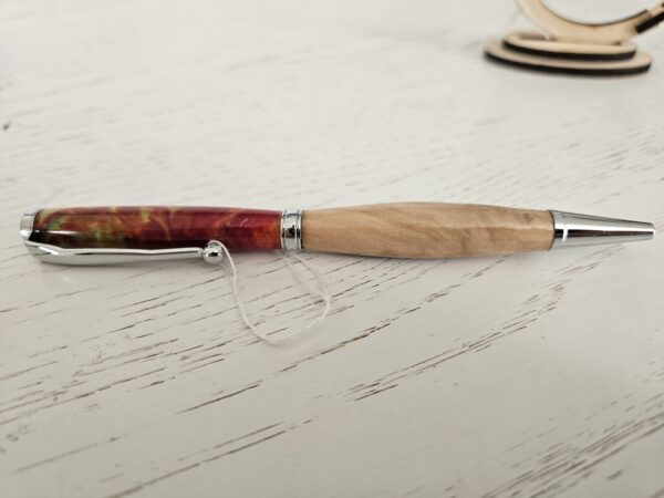 Stylo artisanal en bois et résine - Élégance naturelle et modernité – Image 2