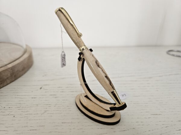 Stylo artisanal en bois de peuplier échauffé