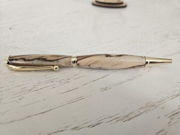 Stylo artisanal en bois de peuplier échauffé – Image 2