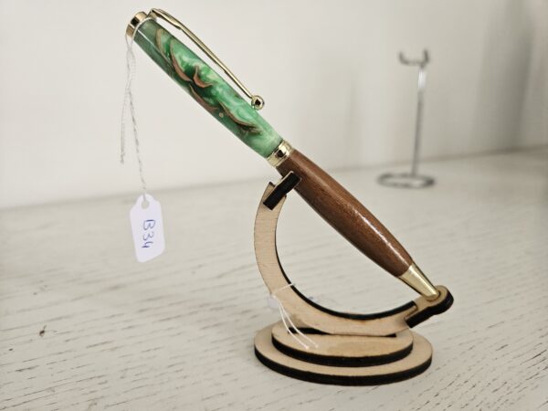 Stylo artisanal en bois et résine - Élégance naturelle et modernité