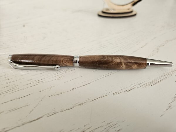 Stylo artisanal en bois de marronnier – Image 2