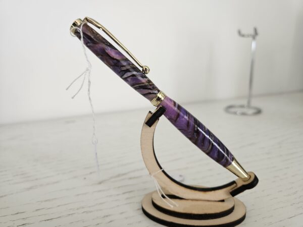 Stylo artisanal en bois et résine - Élégance et modernité