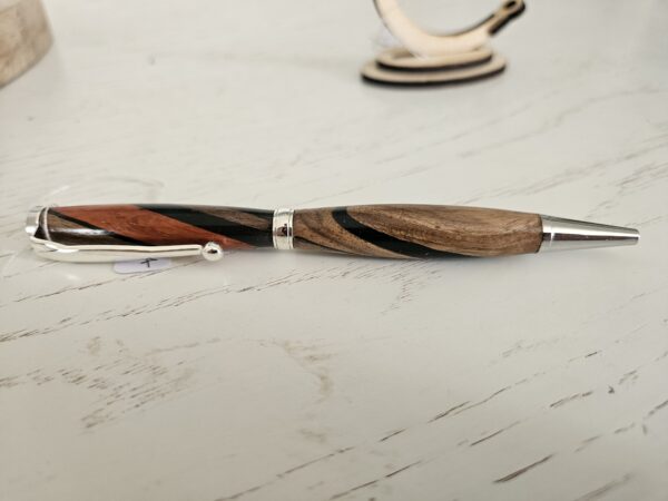 Stylo artisanal en différentes essences de bois – Image 2