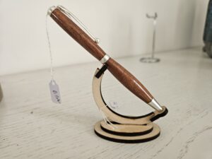 Stylo artisanal en bois d'acajou