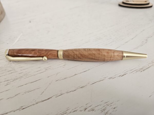Stylo artisanal en bois de cade – Image 2