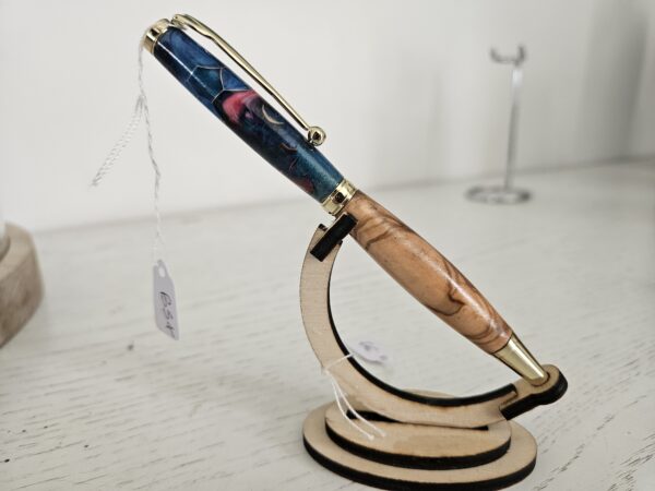 Stylo artisanal en bois et résine - Élégance naturelle et modernité