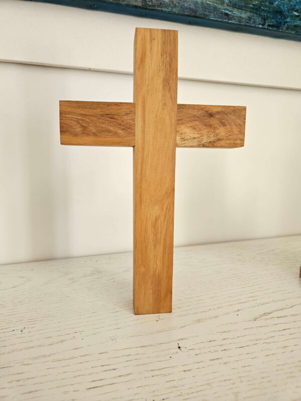 Croix en bois d’olivier – Symbole intemporel de foi et de paix