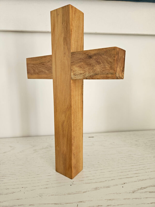 Croix en bois d’olivier – Symbole intemporel de foi et de paix – Image 2