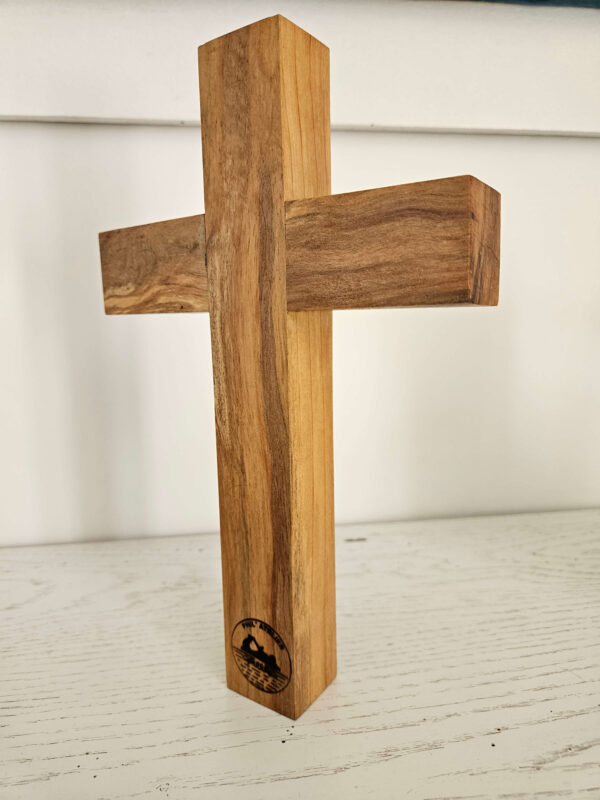 Croix en bois d’olivier – Symbole intemporel de foi et de paix – Image 3