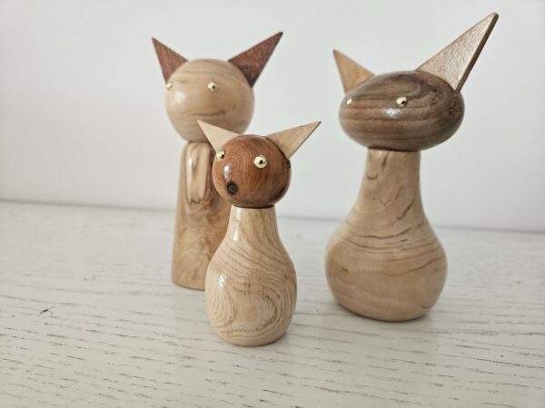 Famille de chats en bois tourné - Une touche artisanale et chaleureuse pour votre intérieur – Image 6