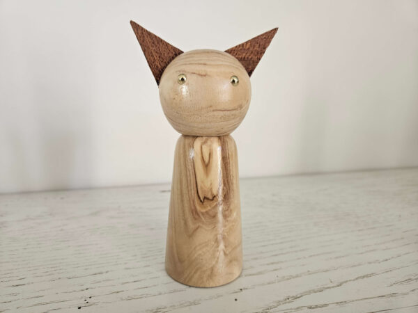 Famille de chats en bois tourné - Une touche artisanale et chaleureuse pour votre intérieur – Image 4