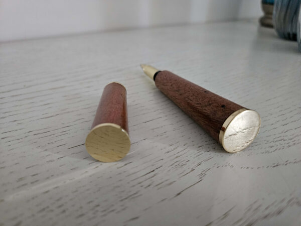 Stylo roller en bois d'Acajou – Image 5