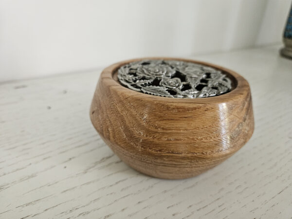 Pot pourri en chêne, couvercle en étain