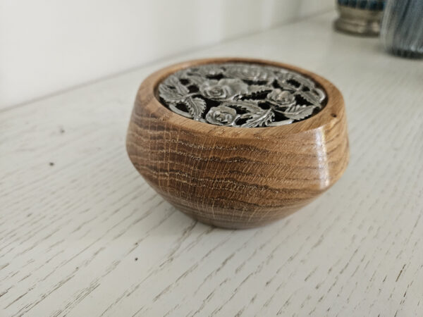 Pot pourri en chêne, couvercle en étain – Image 4