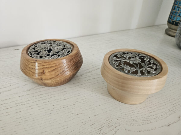 Pot pourri en chêne, couvercle en étain – Image 5