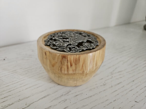 Pot pourri en bois de tuya, couvercle en étain. – Image 2