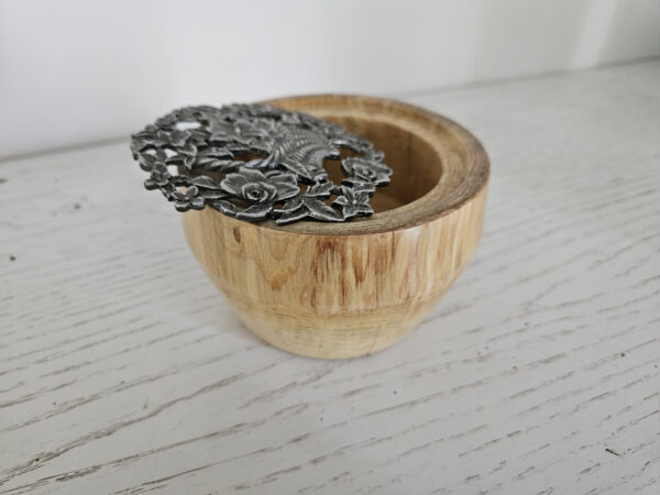 Pot pourri en bois de tuya, couvercle en étain. – Image 3