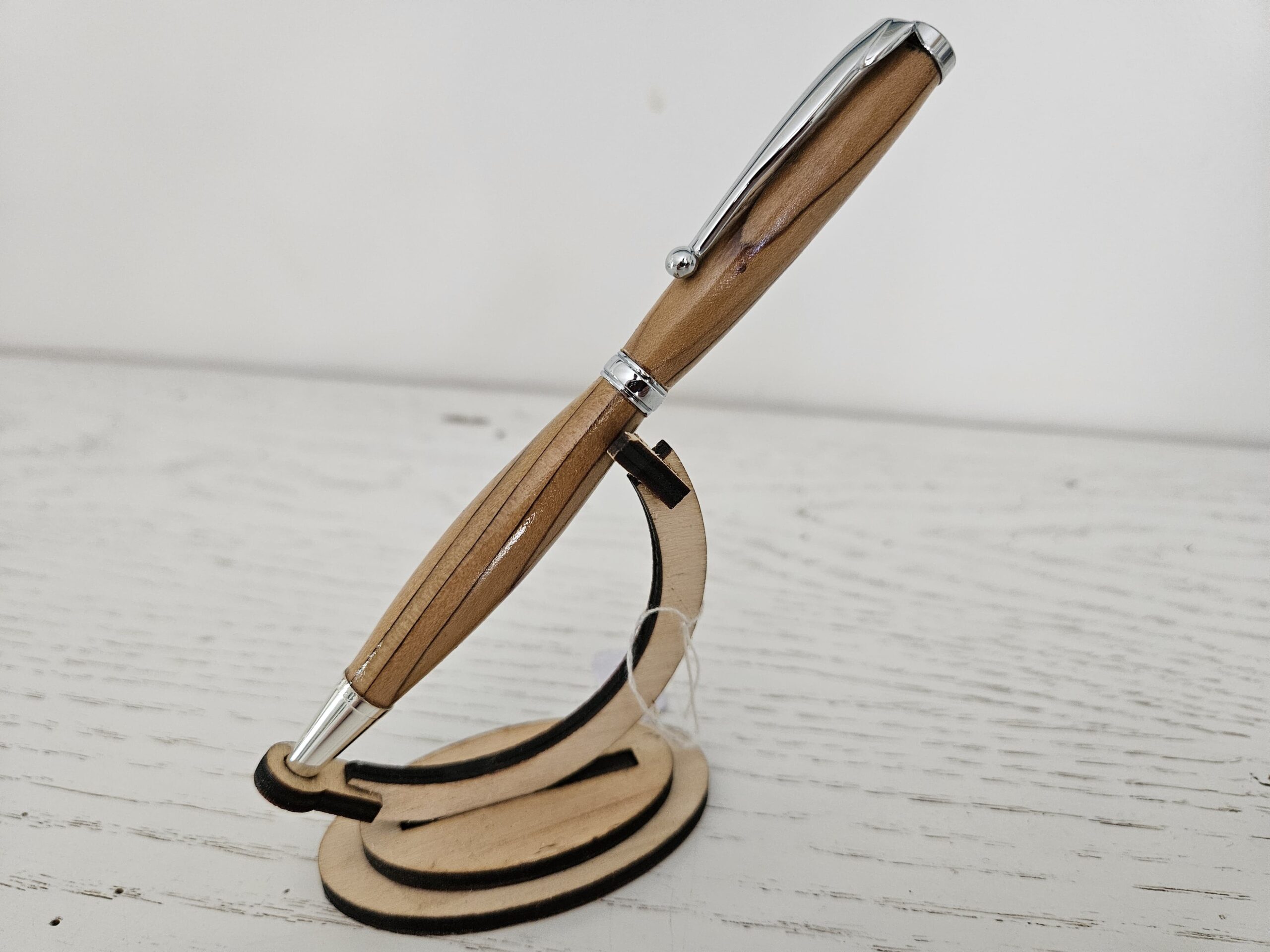 Stylo bille en bois de cèdre.