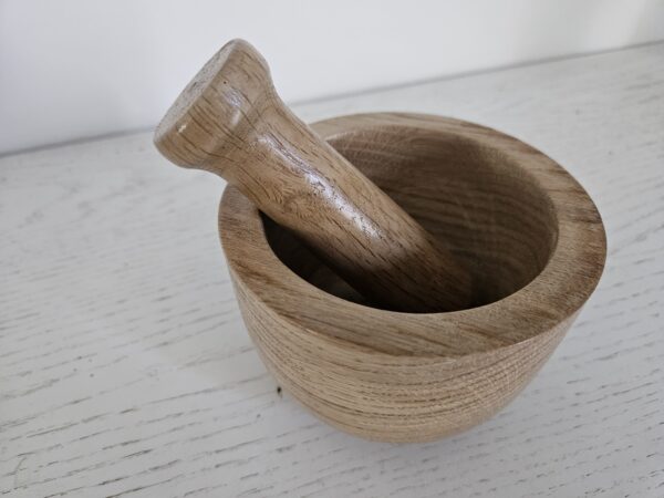 Mortier et pilon en bois de chêne – Image 2