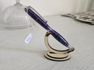 Stylo bois, résine couleur violette