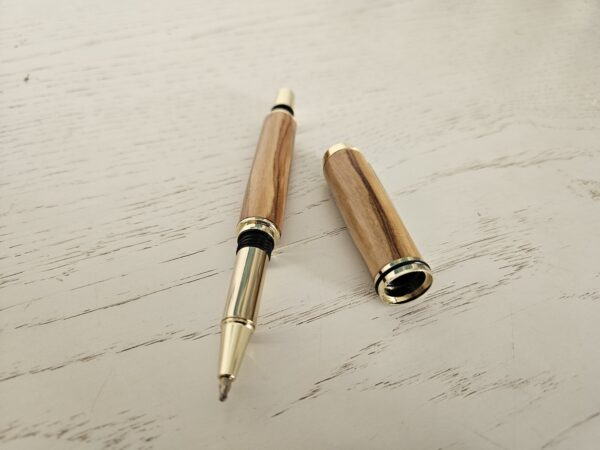 Stylo roller en bois d'olivier – Image 5