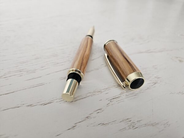 Stylo roller en bois d'olivier – Image 2