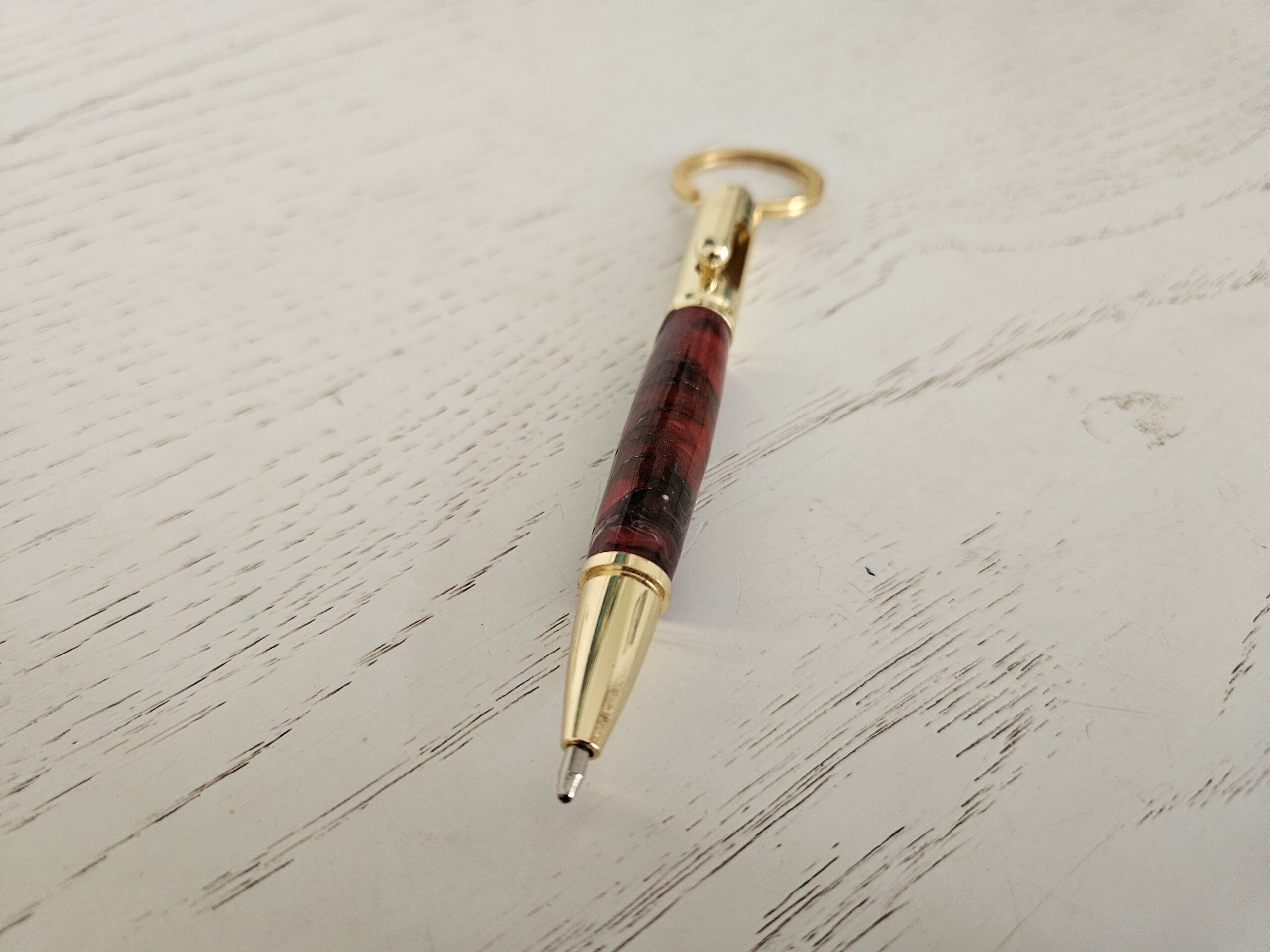 Porte clés stylo en bois et résine – Image 2