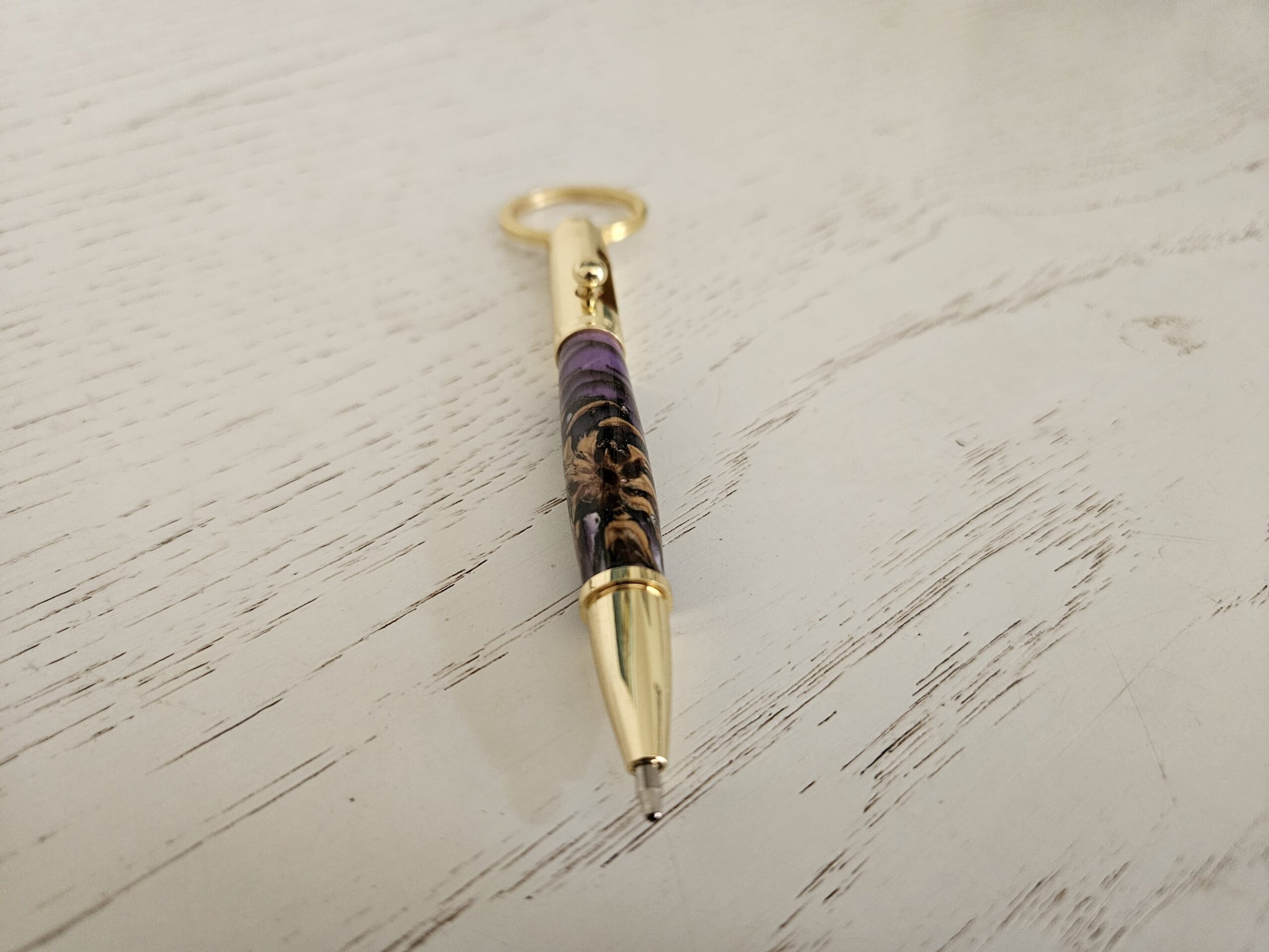 Porte clés stylo en bois et résine – Image 2