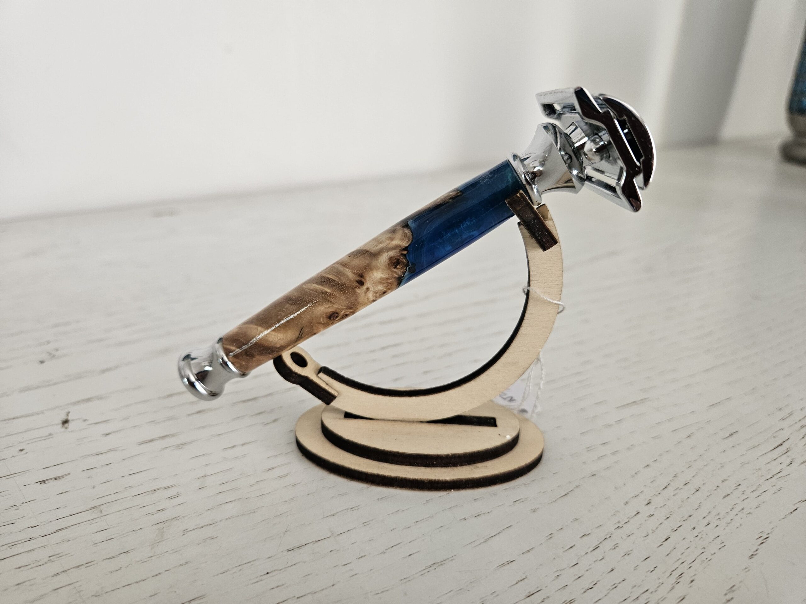 Rasoir droit bois et résine