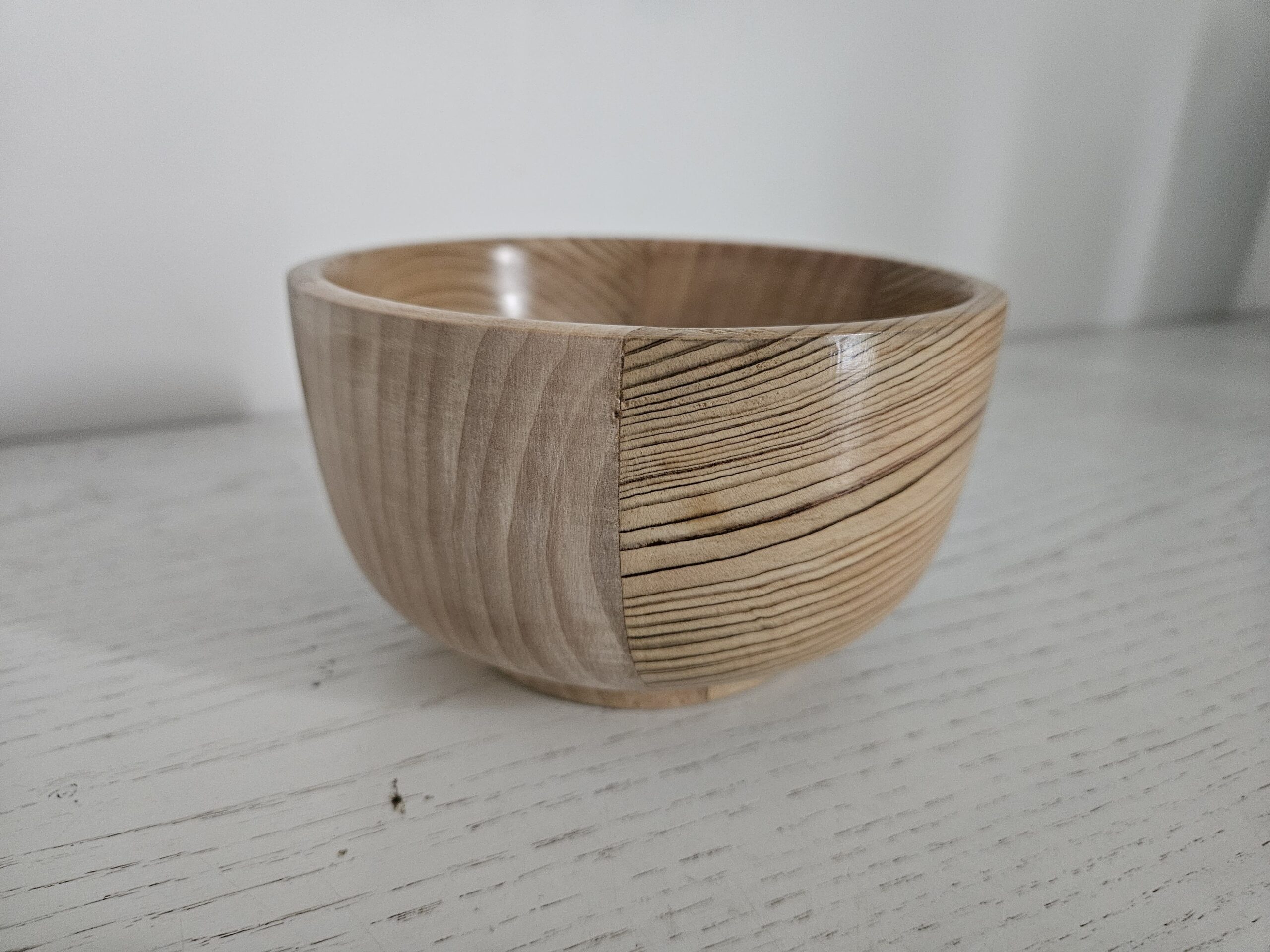 Bol en bois de cèdre et de tilleul