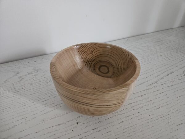 Bol en bois de cèdre et de tilleul – Image 4