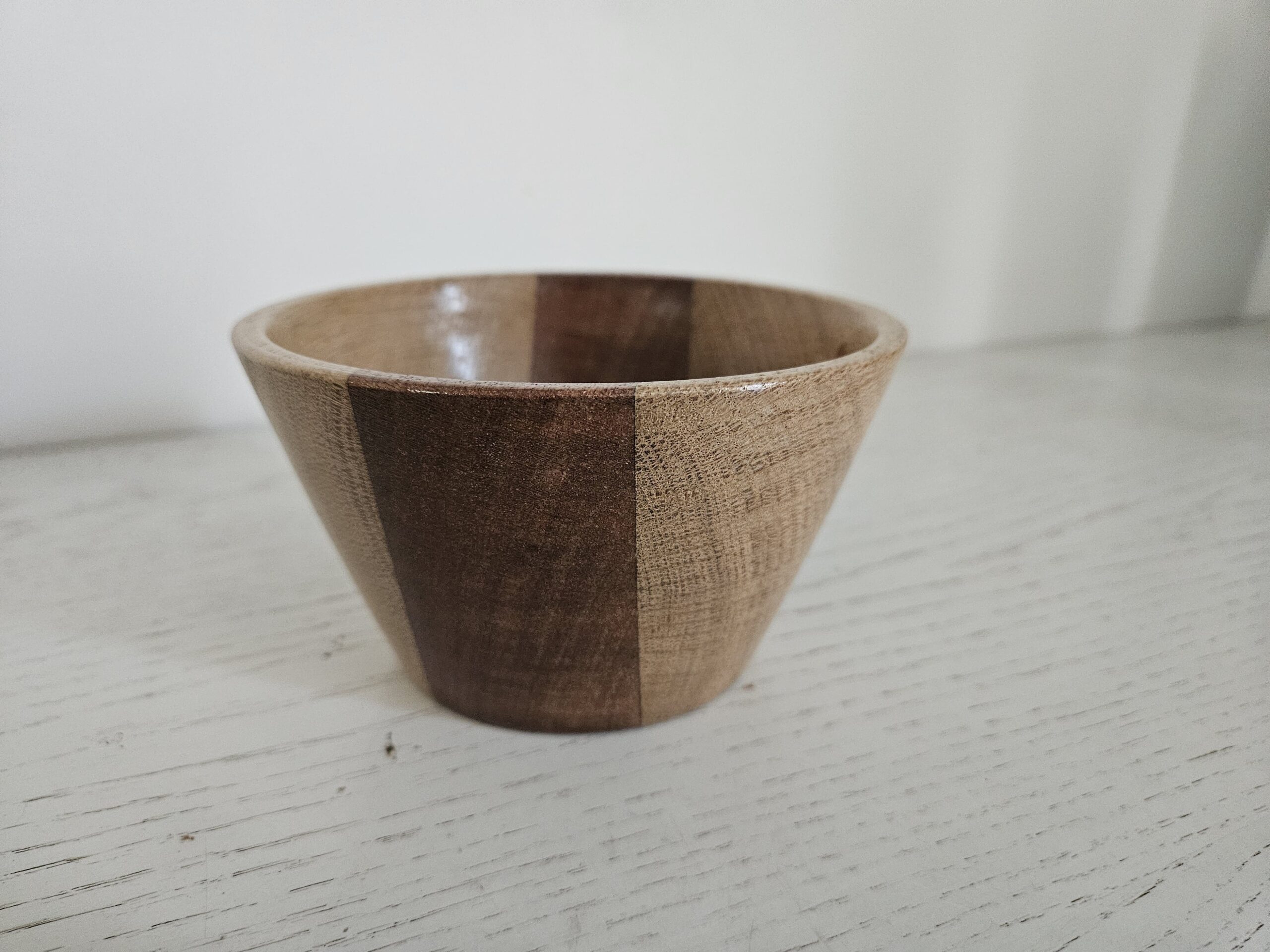 Bol en bois de chêne et bois exotique