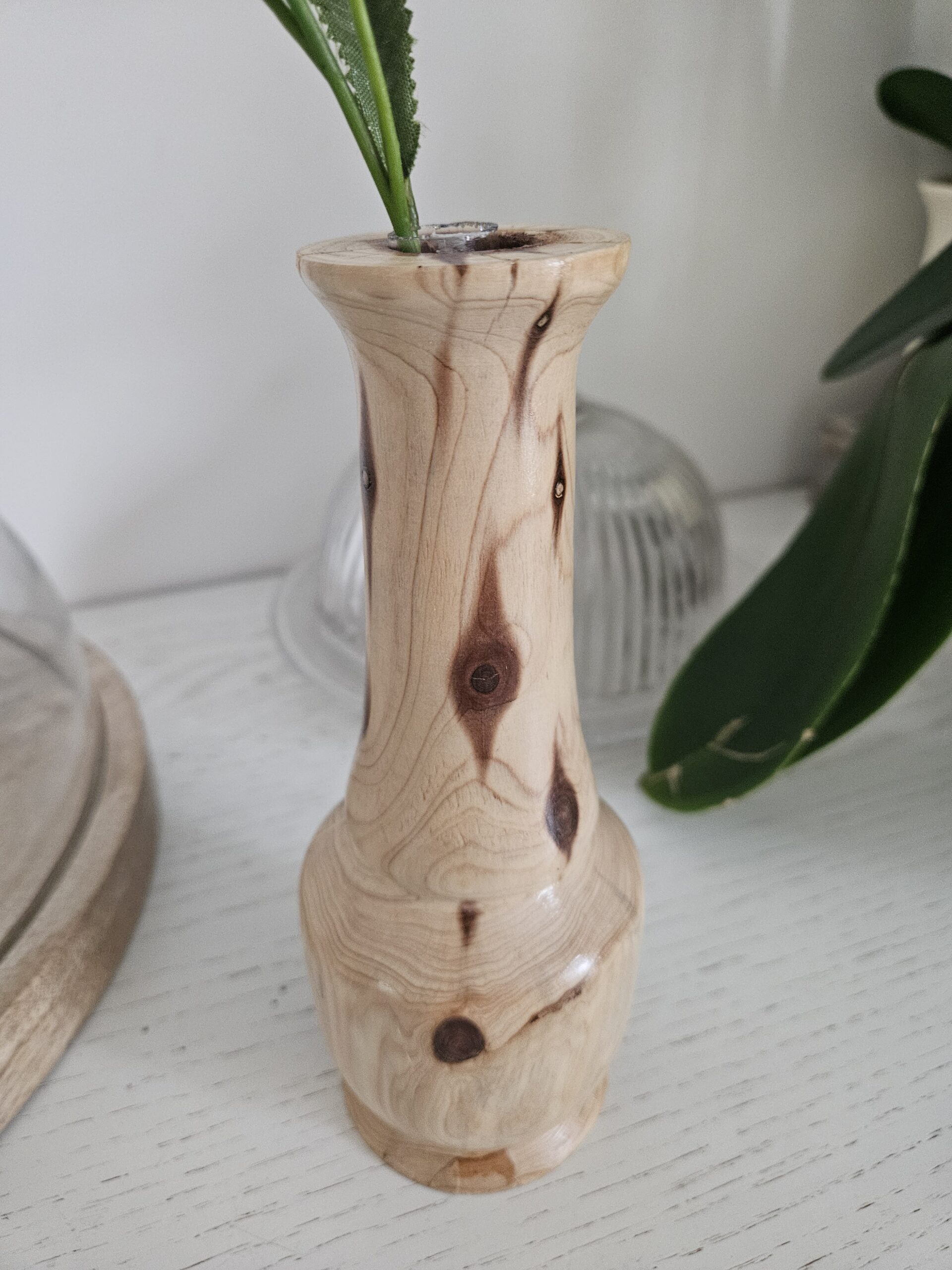 Vase en bois de cade