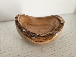 Bol en bois d'IF avec écorce