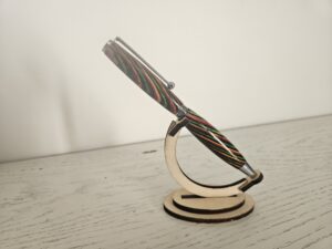 Stylo bille en bois collé multicolore